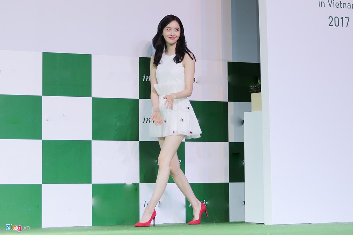 Yoona (SNSD) den tre 2 tieng xuat hien o hop bao 10 phut-Hinh-2